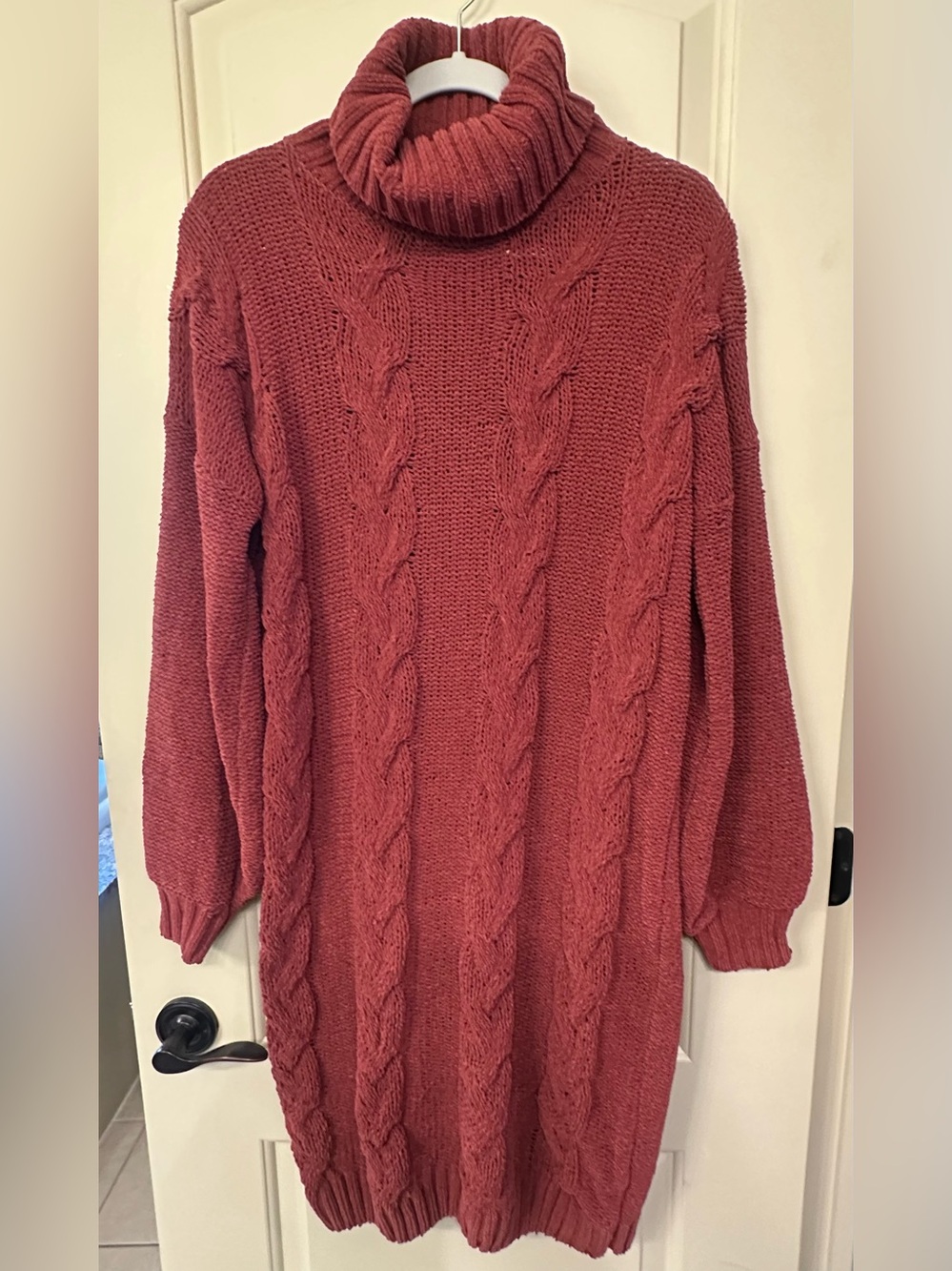 Women’s Olive & Oak Cable Knit Turtleneck Sweater Dress; Dusty Brick Rose; M